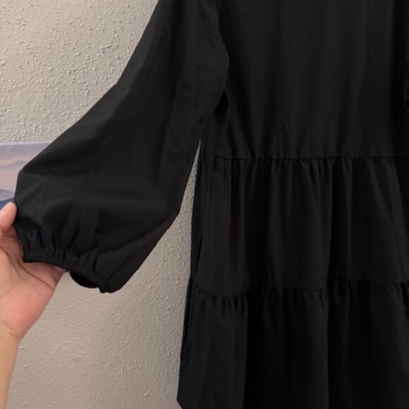 Vestido Negro de Manga Larga con Volumen y Silueta (Black long-sleeve dress) - Picture 5 of 6